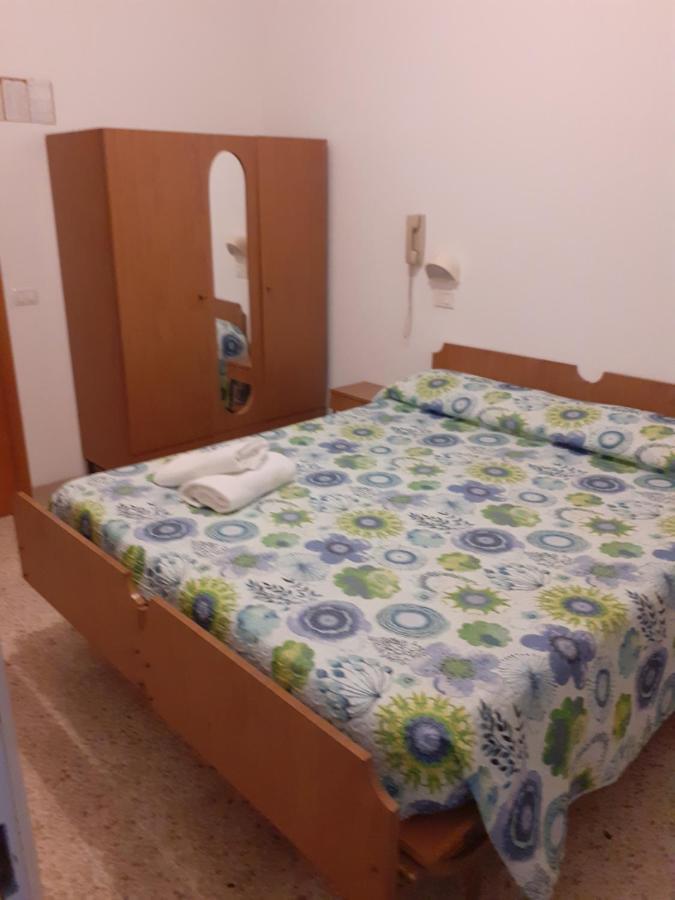 Hotel Rossini Римини Екстериор снимка