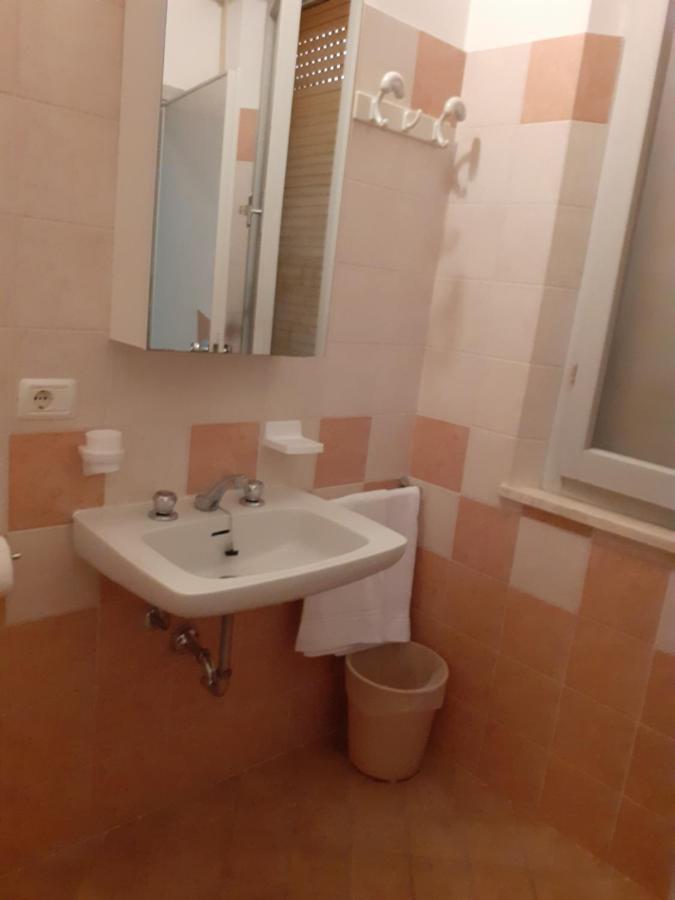 Hotel Rossini Римини Екстериор снимка