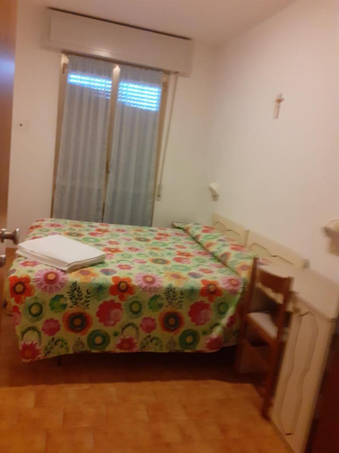 Hotel Rossini Римини Екстериор снимка